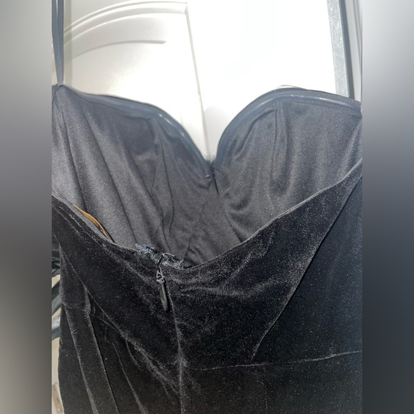 Fashion Nova Jacqueline Asymmetrical Velvet Dress Women’s size Small - Picture 8 of 13